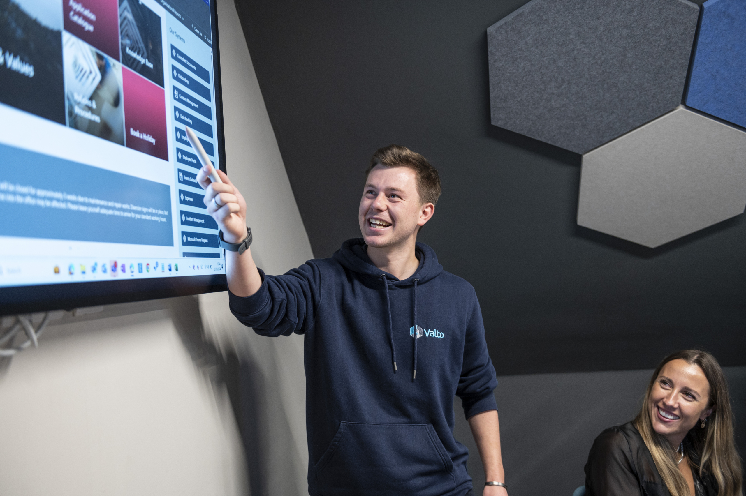 SharePoint consultant presenting to customers